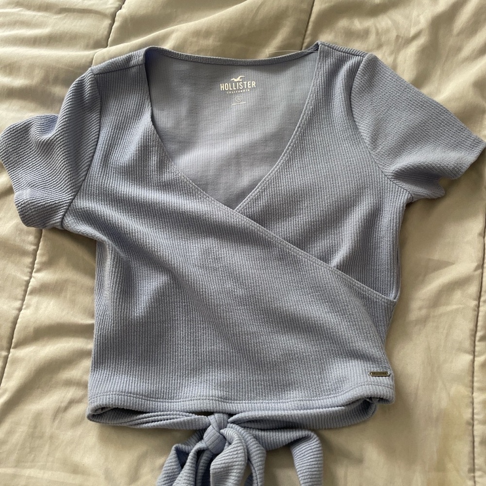 Hollister top size small